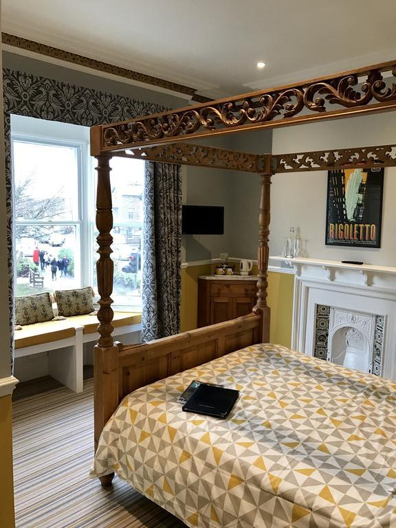 Camera con Letto a Baldacchino King-Size