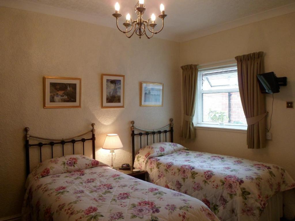 Twin Room,917451613:JPEG