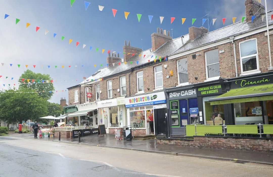 Lucy'S Lodge- Most Stylish Apartment On Vibrant Bishy Road With Free Parking-1